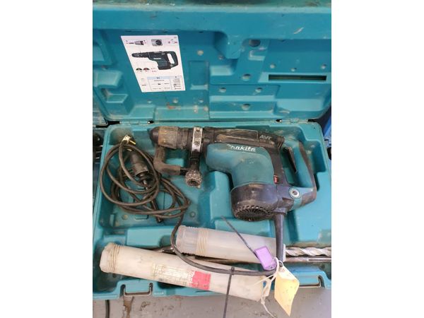 ~/upload/Lots/141717/AdditionalPhotos/uresjsgyc5kpy/Makita HR4011C Breaker & Drill recently Reconditioned_t600x450.jpg